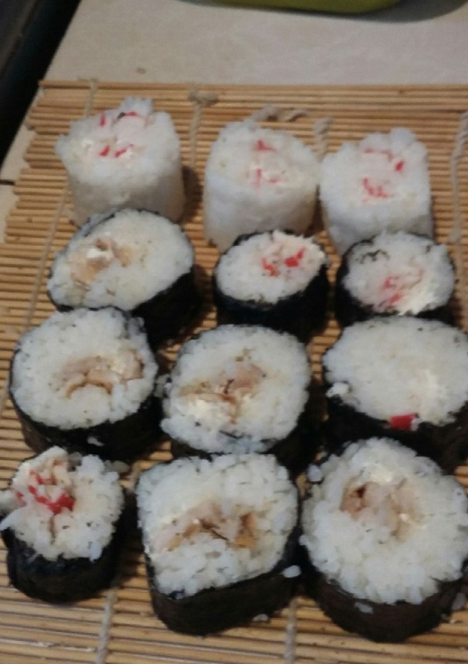 Una foto de Sushi surimi