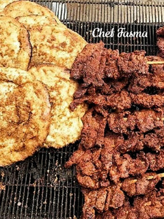 A picture of Suya with gurasa.