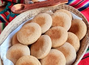 Una foto de Galletas de arrope de algarroba 🌳 Producto regional argentino del monte chaqueño 🇦🇷