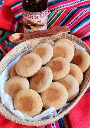 Una foto de Galletas de arrope de algarroba 🌳 Producto regional argentino del monte chaqueño 🇦🇷