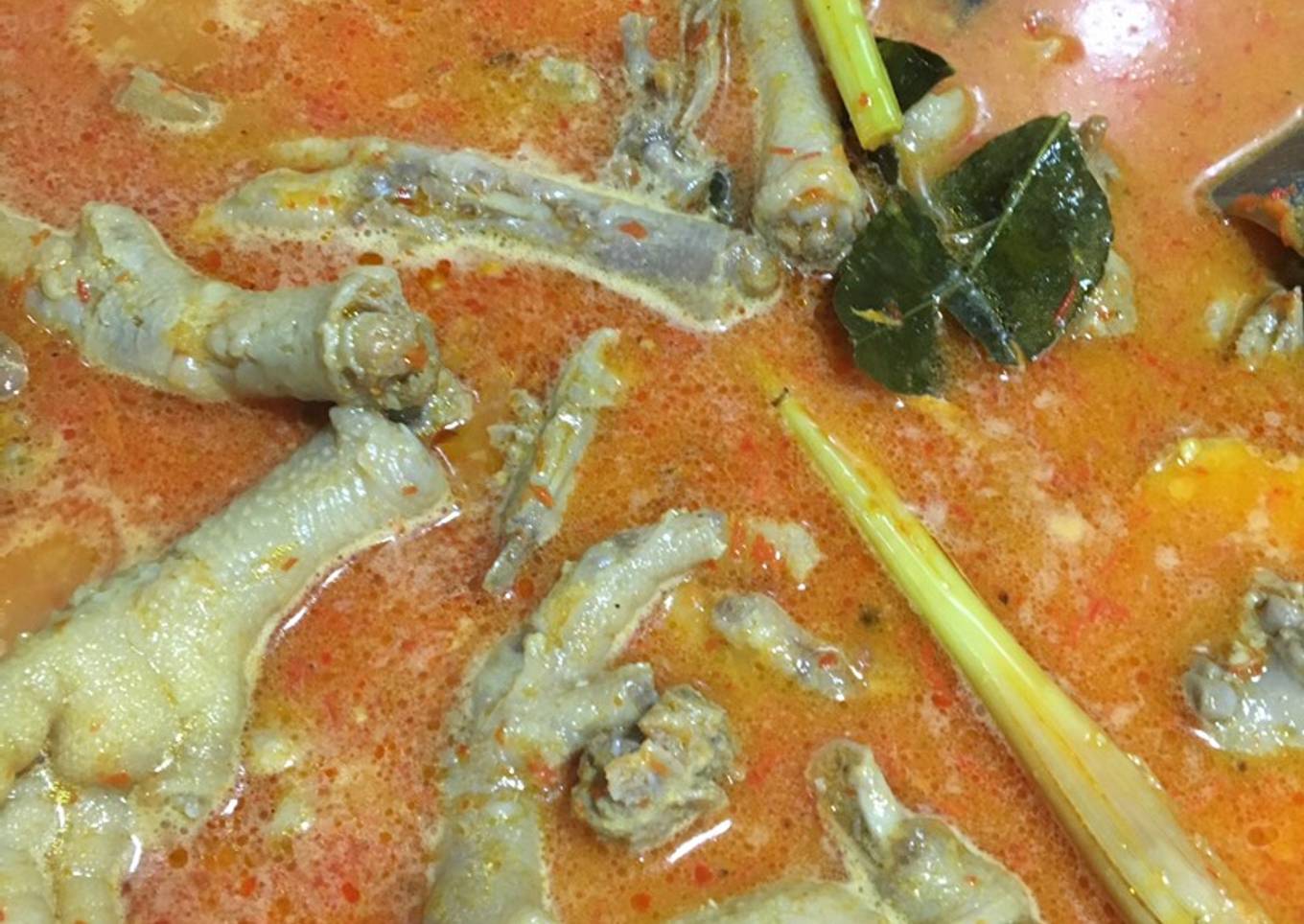 Kare bebek dan ceker ayam pedas