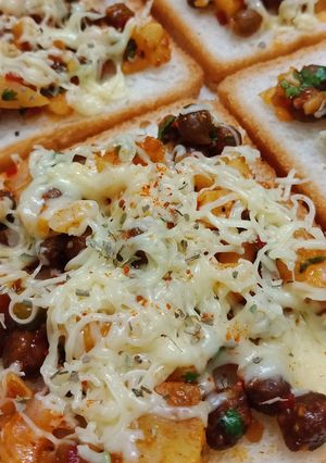 A picture of Cheese chana toast.