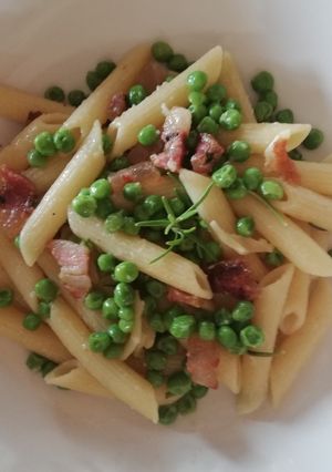Foto di Penne con piselli e pancetta