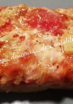 Une photo de Pizza hawaïenne à pâte épaisse maison