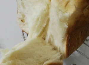 煉乳起司片麵包捲吐司~萬用甜麵包麵糰，麵包機版、麵包機簡單揉 的食譜成品照片