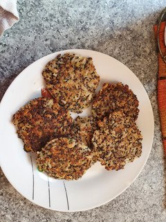 Una foto de Croquetas de quinoa y atún..