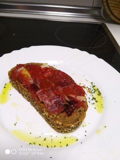 Una foto de Pan tomaca con jamón