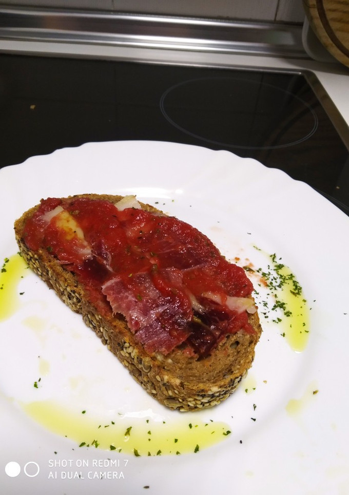 Una foto de Pan tomaca con jamón