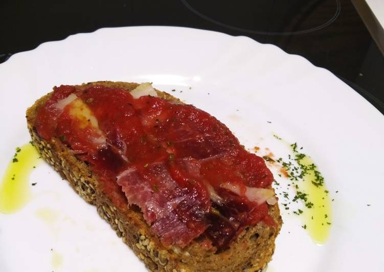 Pan tomaca con jamón