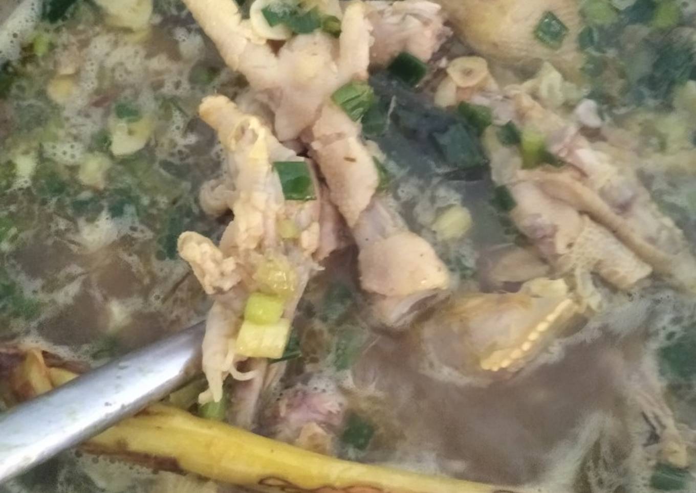 Soto ceker dan kepala ayam bumbu instan