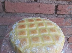 Una foto de 🥰Torta matera con crema pastelera😋🥧