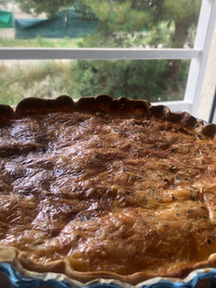 Una foto de Quiche con puerros y bacon