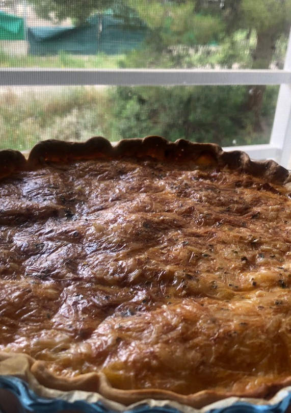 Una foto de Quiche con puerros y bacon