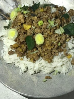 Una foto de Cerdo con lima y jengibre + arroz 🍚