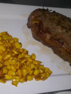 Una foto de Bife a la plancha más ensalada