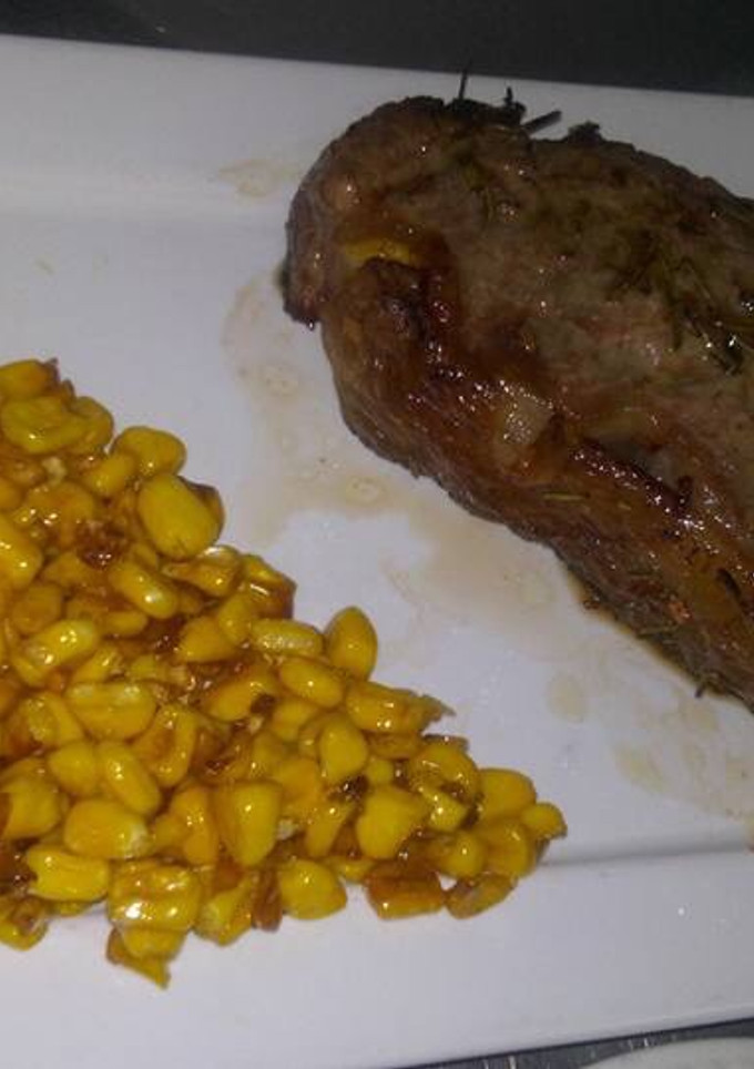 Una foto de Bife a la plancha más ensalada