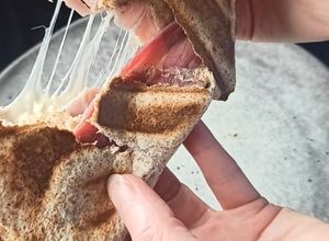 Une photo de Wrap chaud façon croque monsieur