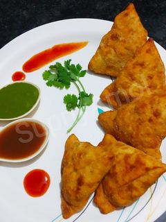 समोसा (Samosa recipe in marathi) रेसिपी चे मुख्य फोटो