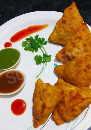 समोसा (Samosa recipe in marathi) रेसिपी चे मुख्य फोटो