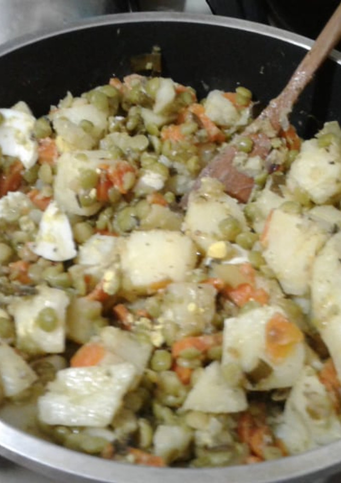 Una foto de Súper Plato de Papas y Arvejas partidas