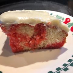 A picture of Cherry 🍒 Poke Cake.