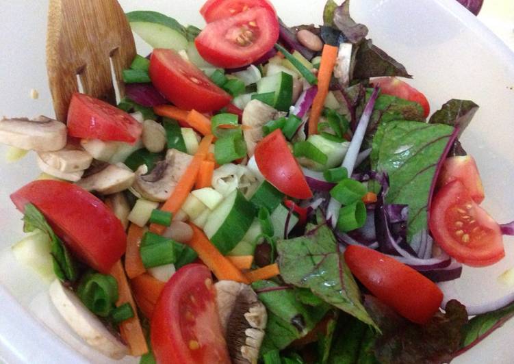 Bagaimana Menyiapkan Veggie Fruit Beans Salad with Sweet Chilli Garlic Dressing Enak