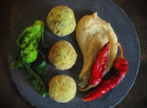 Foto di Purè di fave con polpette di cime di rapa e peperone crusco