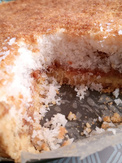 Una foto de Tarta de coco y dulce de leche
