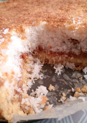 Una foto de Tarta de coco y dulce de leche