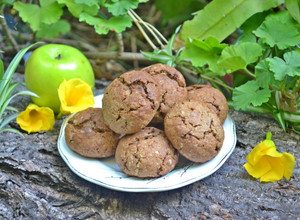 Una foto de Galletas especiadas de avena y harina integral rellenas con manzana🍪