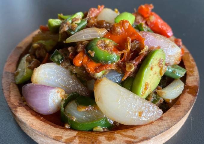 Bagaimana Membuat Sambal Bawang Utuh yang Menggugah Selera