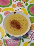 Sopa cremosa de guisantes y verduras al cava