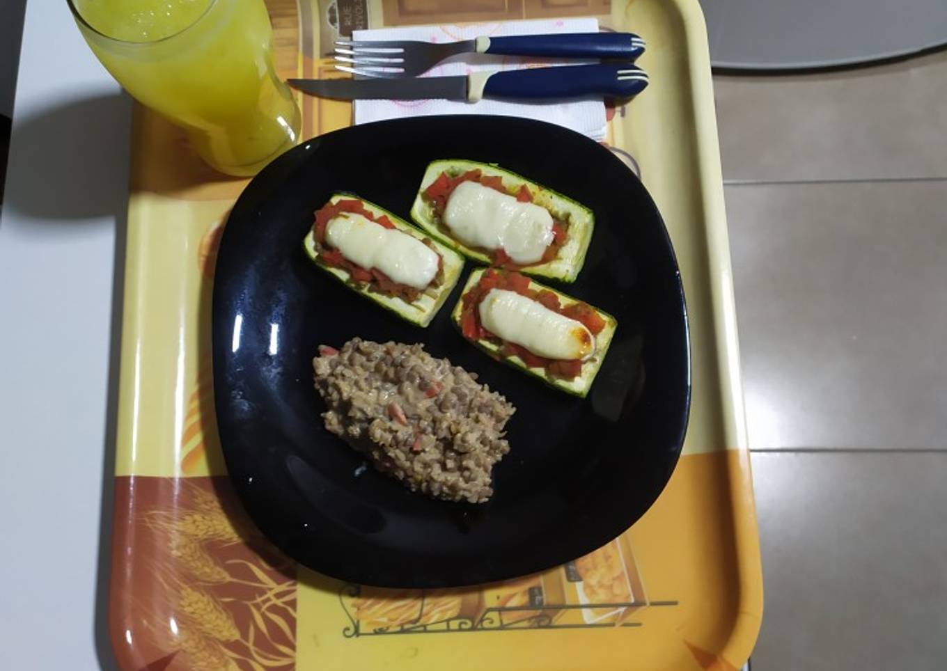Zucchini rellenos con lentejas y arroz