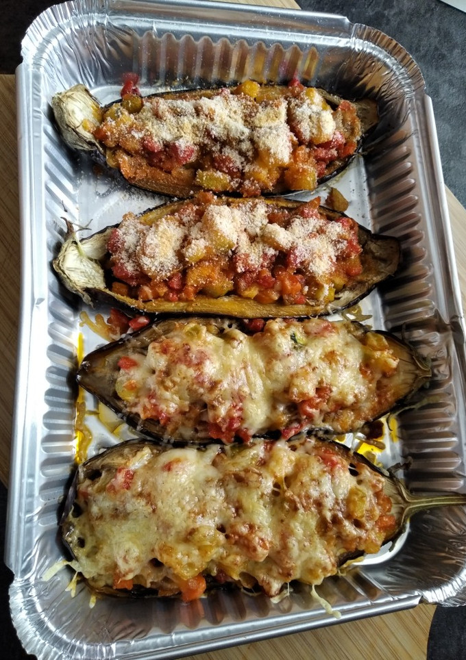 Una foto de Berenjenas rellenas de verduras