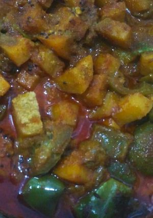 રીંગણ બટાકા નું શાક (Ringan Bataka Shak Recipe In Gujarati) રેસીપી મુખ્ય ફોટો