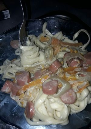 Una foto de Fideos con salchichas