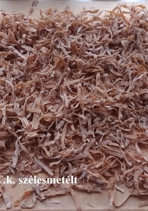 Teljeskiőrlésű szélesmetélt recept fotója