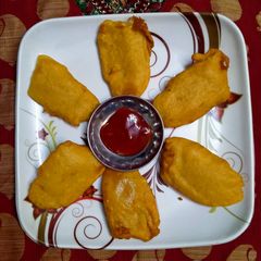 A picture of Potato Bhajiya (Bataka puri).