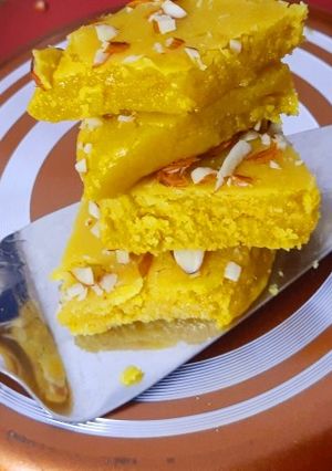 મોહનથાળ (Mohanthal Recipe In Gujarati) રેસીપી મુખ્ય ફોટો