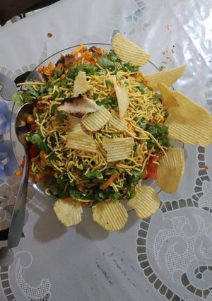 પાપડ ભેળ (Papad Bhel Recipe in Gujarati) રેસીપી મુખ્ય ફોટો
