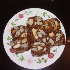 A picture of Anjeer khajur burfi.