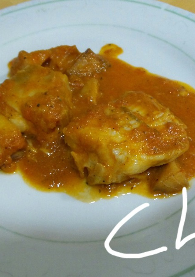 Una foto de Raya en salsa de tomate