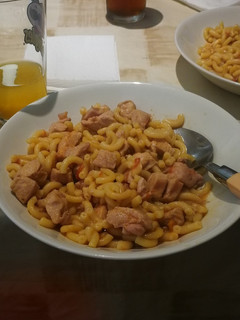 Una foto de Fideuá de pollo