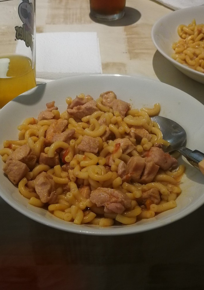 Una foto de Fideuá de pollo