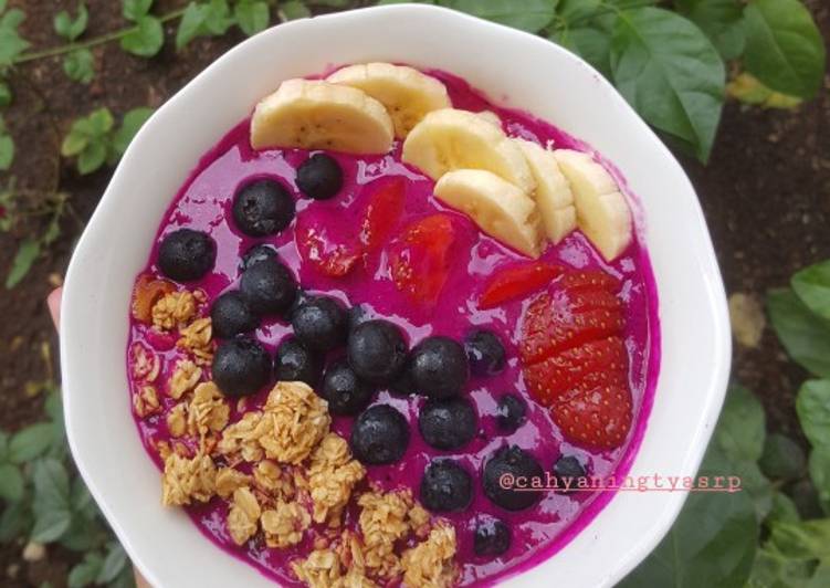 Langkah Mudah untuk Membuat Smoothie bowl buah naga, Lezat