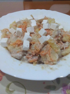 Una foto de Ensalada de patata y zanahoria con salsa de nueces