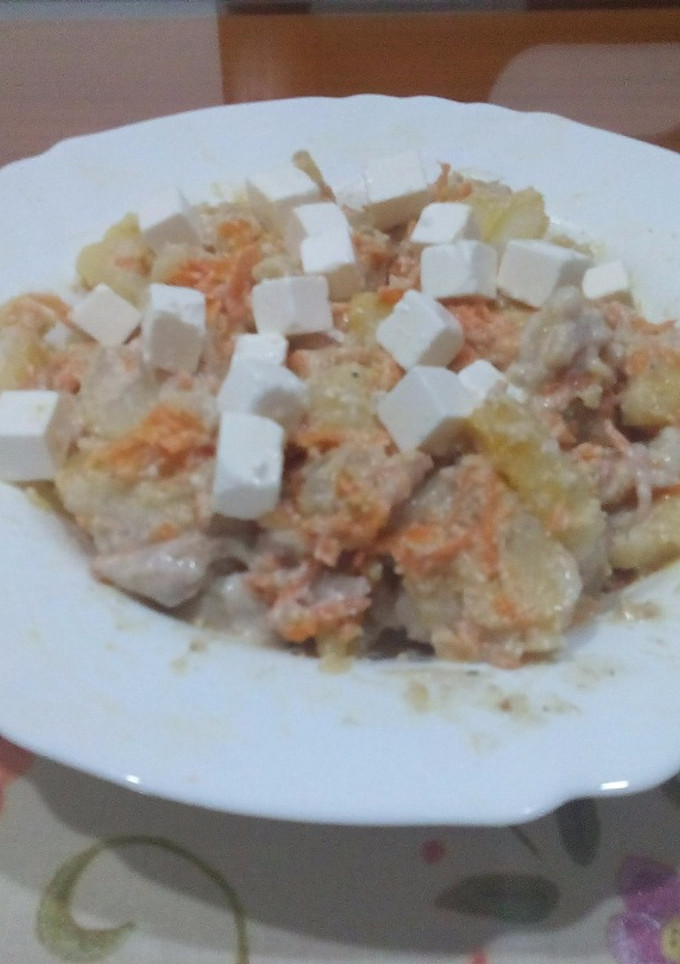 Una foto de Ensalada de patata y zanahoria con salsa de nueces