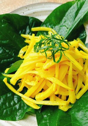 Hình của món Măng củ xào nghệ lá lốt.