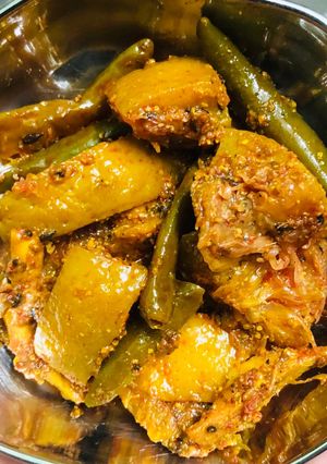 A picture of Citron & Green chilli pickle.
