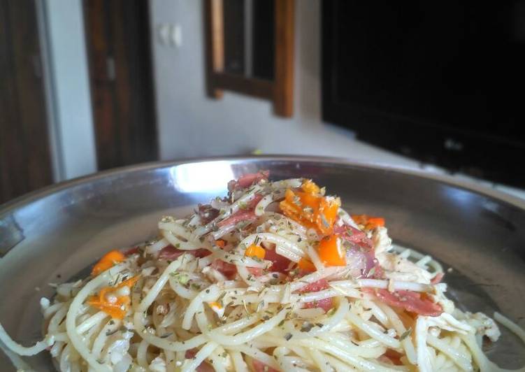 Langkah Mudah untuk Membuat Spaghetti Aglio E Olio topping Ayam Bali Anti Gagal